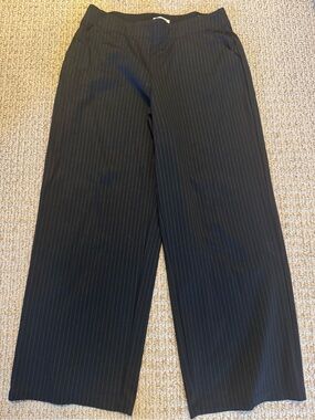 Women’s stretchy XL Max Studio Black Pinstripe Wide-Leg Trousers